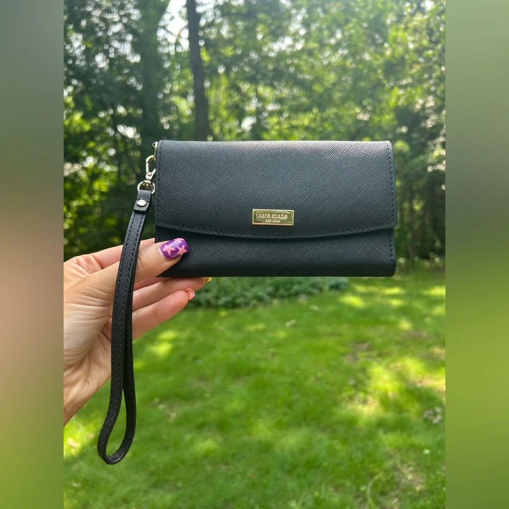 Kate Spade Laurel Way Saffiano Leather iPhone Wristlet in Black
